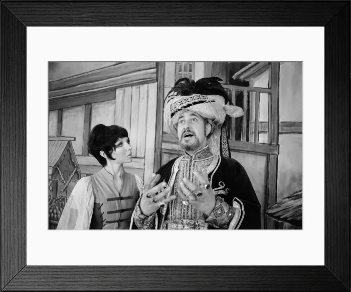 Framed Print : Aladdin, Pantomime, Photo-call, Birmingham Hippodrome, 20th December 1974. Dilys Watling