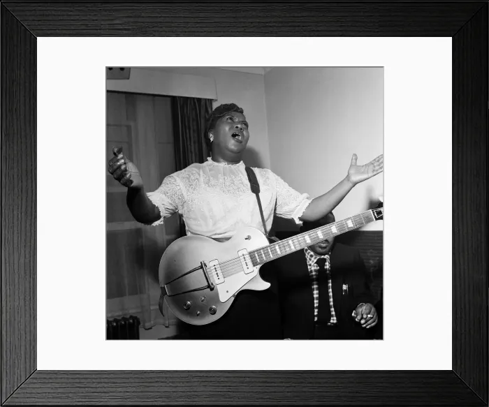 Framed Print : Sister Rosetta Tharpe giving a performance on her guitar. London, 21st November 1957