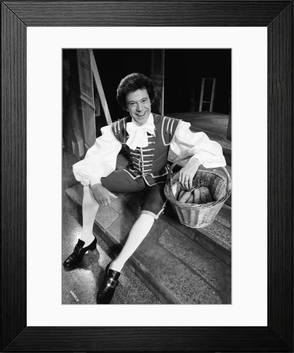 Framed Print : Cinderella Pantomime, Photo-call, Alexandra Theatre, Birmingham, 20th December 1984 Framed Print : Cinderella Pantomime, Photo-call, Alexandra Theatre, Birmingham, 20th December 1984