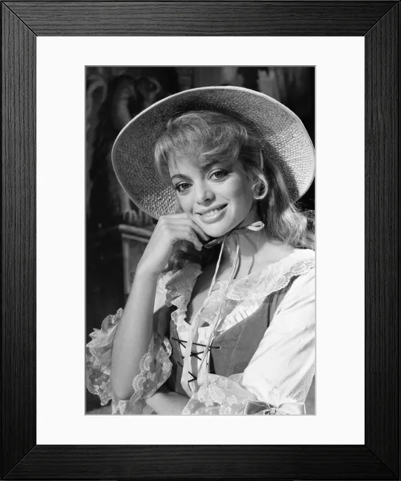 Framed Print : Cinderella Pantomime, Photo-call, Alexandra Theatre, Birmingham, 20th December 1984 Framed Print : Cinderella Pantomime, Photo-call, Alexandra Theatre, Birmingham, 20th December 1984