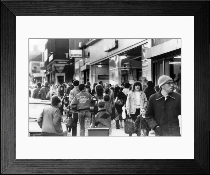 Framed Print : Gateshead High Street. 5th December 1988 Framed Print : Gateshead High Street. 5th December 1988