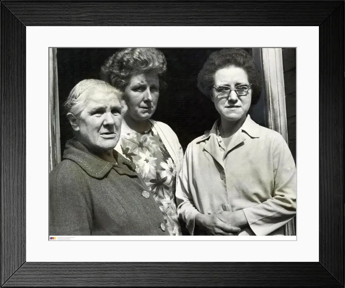 Framed Print : BPM MEDIA FILER Waiting for news of Christine outside their house in Camden Framed Print : BPM MEDIA FILER Waiting for news of Christine outside their house in Camden