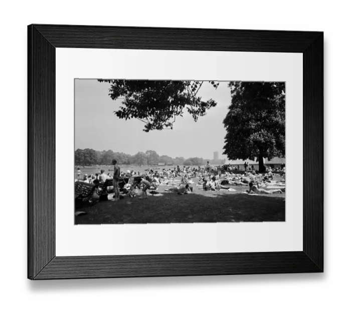 Framed Print : Holiday scenes in Brighton, East Sussex on the Whitsun bank holiday. 15th May 1964 Framed Print : Holiday scenes in Brighton, East Sussex on the Whitsun bank holiday. 15th May 1964