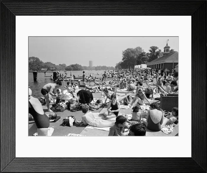 Framed Print : Holiday scenes in Brighton, East Sussex on the Whitsun bank holiday. 15th May 1964 Framed Print : Holiday scenes in Brighton, East Sussex on the Whitsun bank holiday. 15th May 1964