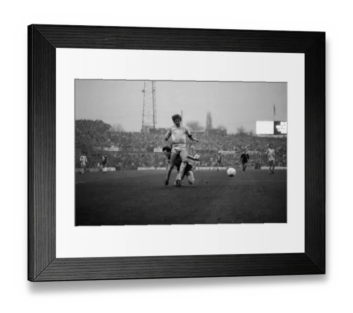 Framed Print : Coventry 2 -1 Aston Villa, First Division game held at Highfield Road. 26th November 1988