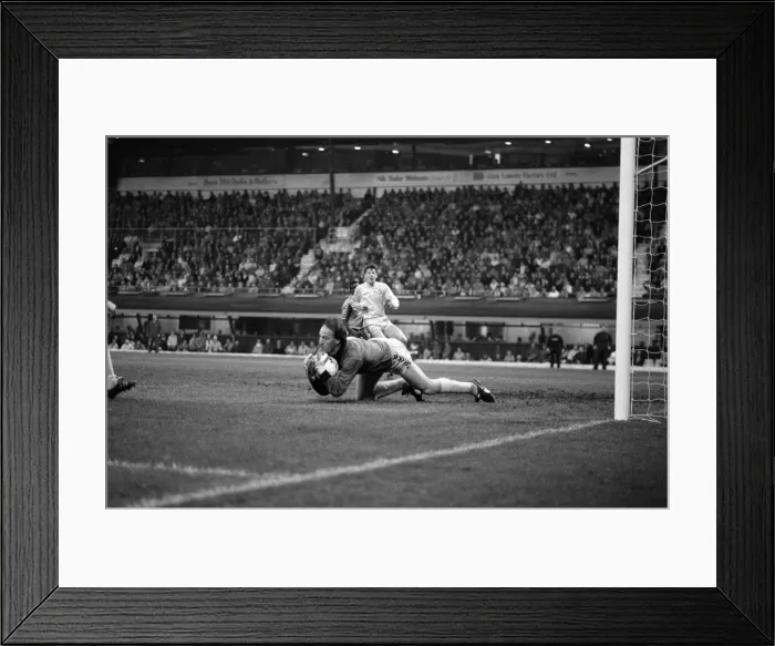 Framed Print : Coventry 2 -1 Aston Villa, First Division game held at Highfield Road. 26th November 1988 Framed Print : Coventry 2 -1 Aston Villa, First Division game held at Highfield Road. 26th November 1988