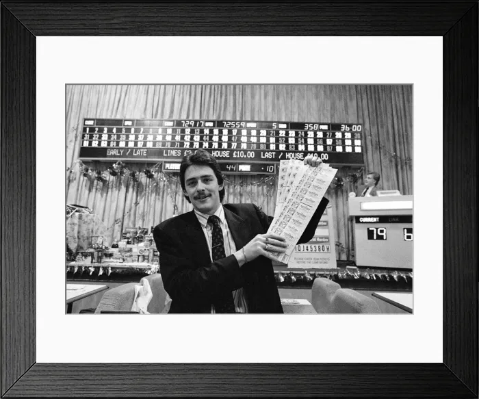 Framed Print : Coral Bingo Feature, Huddersfield, 7th December 1990. The National Bingo Game