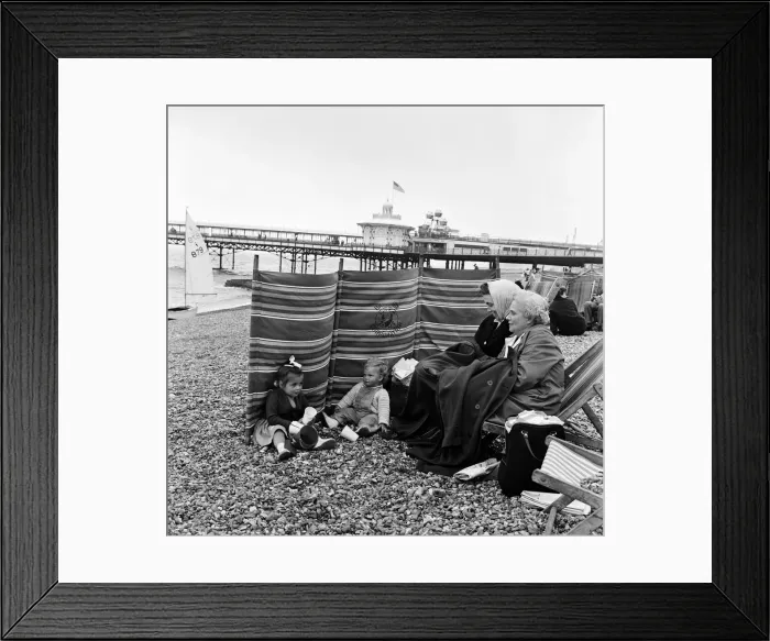 Framed Print : Bank holiday weekend scenes in Brighton, East Sussex. 4th August 1963