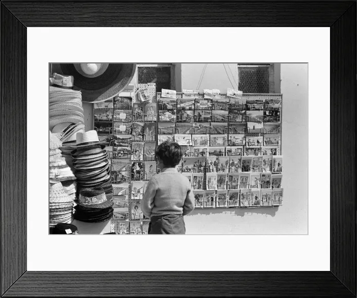 Framed Print : Holiday scenes in Brighton, East Sussex on the Whitsun bank holiday - a little boy looks