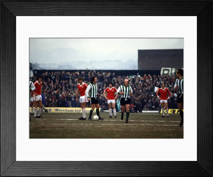 Framed Print : Wrexham v Blyth Spartans - February 1978 palyers in action Framed Print : Wrexham v Blyth Spartans - February 1978 palyers in action