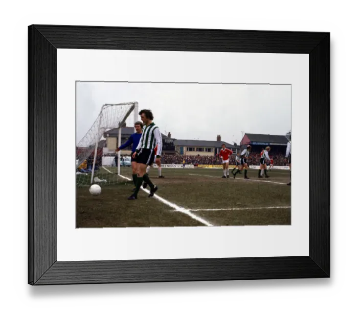 Framed Print : Wrexham v Blyth Spartans - February 1978 palyers in action Framed Print : Wrexham v Blyth Spartans - February 1978 palyers in action