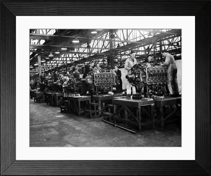 Framed Print : A section of Napiers despatch department showing part of a line of 24 cylinder Sabre