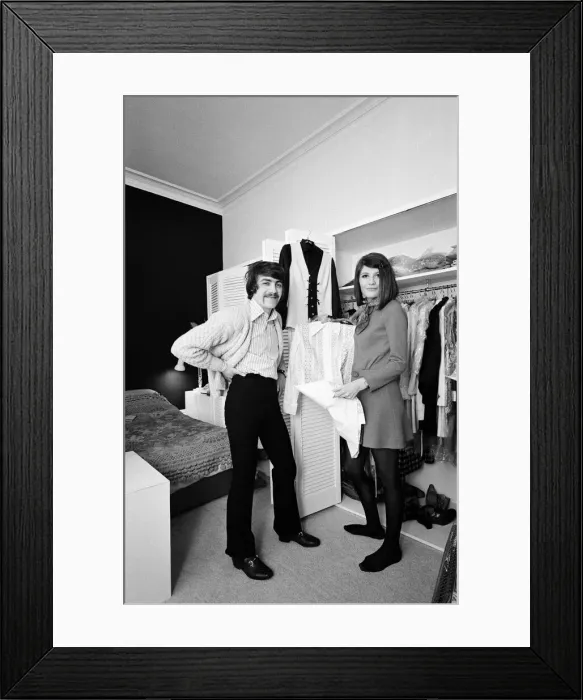 Framed Print : Sandie Shaw with her husband Jeff Banks at their home in Blackheath, South-East London Framed Print : Sandie Shaw with her husband Jeff Banks at their home in Blackheath, South-East London