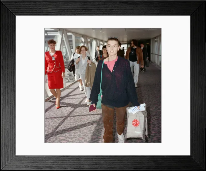 Framed Print : Irish singer Sinead O Connor arriving at Heathrow Airport from Los Angeles Framed Print : Irish singer Sinead O Connor arriving at Heathrow Airport from Los Angeles