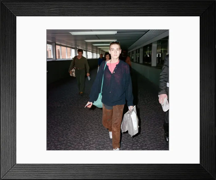Framed Print : Irish singer Sinead O Connor arriving at Heathrow Airport from Los Angeles Framed Print : Irish singer Sinead O Connor arriving at Heathrow Airport from Los Angeles