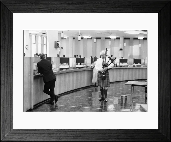 Framed Print : A bagpiper pipes the last day of business of 1970 in the Lloyds banking hall Framed Print : A bagpiper pipes the last day of business of 1970 in the Lloyds banking hall