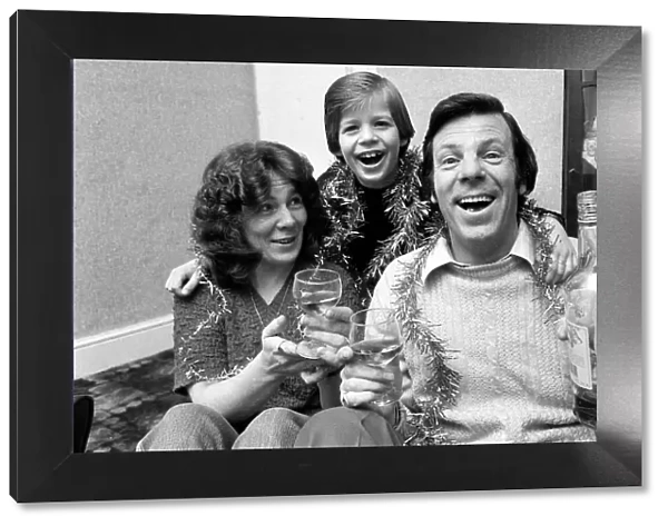 Mr Flynn and his family celebrating Hogmanay. Birmingham, 31st December 1982