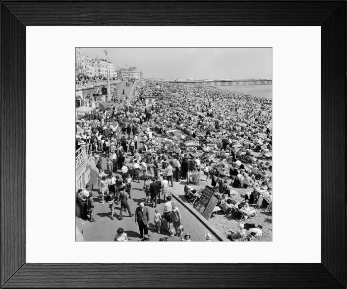 Framed Print : Holiday scenes in Brighton, East Sussex. 10th June 1962. 10th June 1962