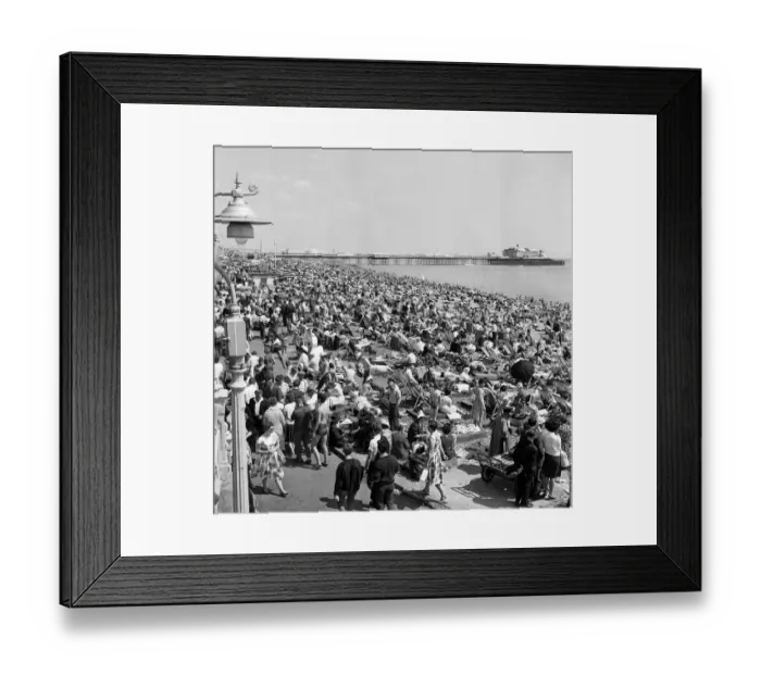 Framed Print : Holiday scenes in Brighton, East Sussex. 10th June 1962. 10th June 1962 Framed Print : Holiday scenes in Brighton, East Sussex. 10th June 1962. 10th June 1962