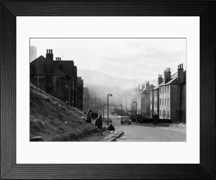 Framed Print : Glasgow, Scotland, 6th March 1971. Face of Britain 1971 Feature Framed Print : Glasgow, Scotland, 6th March 1971. Face of Britain 1971 Feature