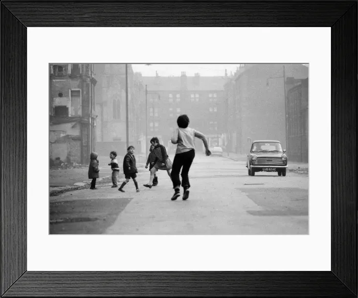 Framed Print : Glasgow, Scotland, 6th March 1971. Face of Britain 1971 Feature Framed Print : Glasgow, Scotland, 6th March 1971. Face of Britain 1971 Feature