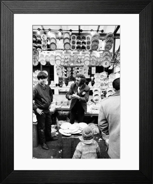 Framed Print : Jewish Cemetery, Glasgow, Scotland, 6th March 1971. Face of Britain 1971 Feature Framed Print : Jewish Cemetery, Glasgow, Scotland, 6th March 1971. Face of Britain 1971 Feature