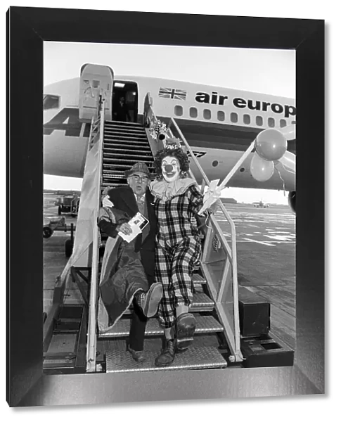 Examiner Womens Circle special Christmas Flight - Sunny the clown welcomes