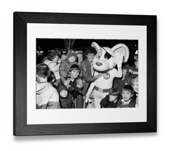 Framed Print : Hundreds of children packed the piazza for the switching on of the Christmas lights