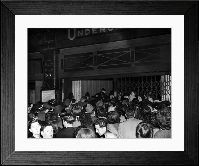 Framed Print : VE Day celebrations in London at the end of the Second World War Framed Print : VE Day celebrations in London at the end of the Second World War