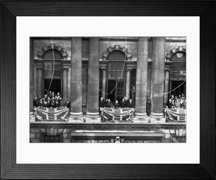 Framed Print : VE Day celebrations in London at the end of the Second World War Framed Print : VE Day celebrations in London at the end of the Second World War