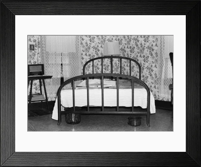Framed Print : Inside the home and birthplace of Elvis Presley in Tupelo, Lee County, Mississippi, USA Framed Print : Inside the home and birthplace of Elvis Presley in Tupelo, Lee County, Mississippi, USA