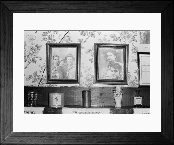 Framed Print : Inside the home and birthplace of Elvis Presley in Tupelo, Lee County, Mississippi, USA Framed Print : Inside the home and birthplace of Elvis Presley in Tupelo, Lee County, Mississippi, USA