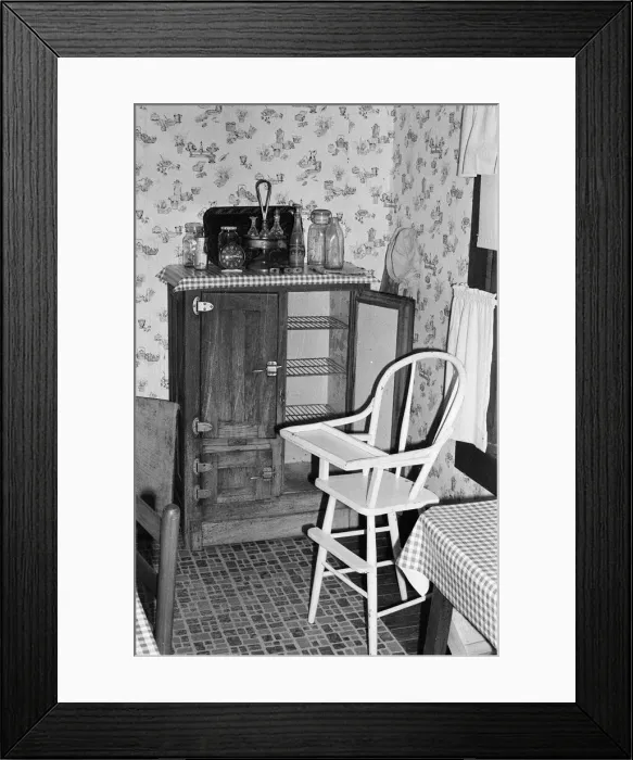Framed Print : Inside the home and birthplace of Elvis Presley in Tupelo, Lee County, Mississippi, USA Framed Print : Inside the home and birthplace of Elvis Presley in Tupelo, Lee County, Mississippi, USA