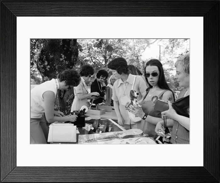 Framed Print : Elvis Presley Fans from Britain, Holland and Denmark browse