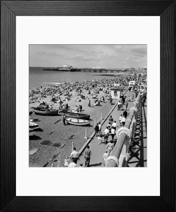 Framed Print : Holidaymakers enjoy the August Bank Holiday in Brighton, East Sussex. 5th August 1962 Framed Print : Holidaymakers enjoy the August Bank Holiday in Brighton, East Sussex. 5th August 1962