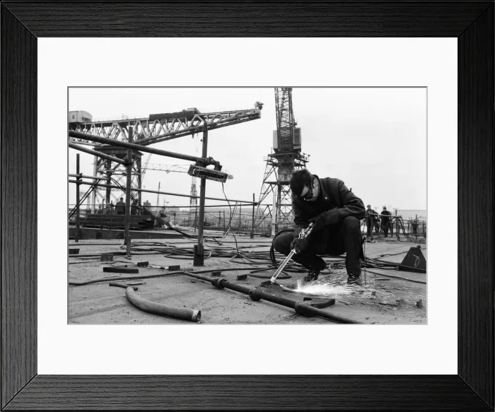 Framed Print : Glasgow, Scotland, 6th March 1971. Face of Britain 1971 Feature Framed Print : Glasgow, Scotland, 6th March 1971. Face of Britain 1971 Feature