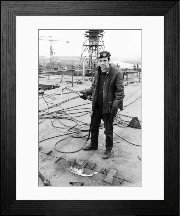 Framed Print : Glasgow, Scotland, 6th March 1971. Face of Britain 1971 Feature Framed Print : Glasgow, Scotland, 6th March 1971. Face of Britain 1971 Feature