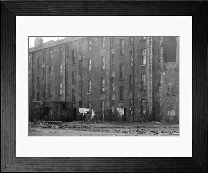 Framed Print : Glasgow, Scotland, 6th March 1971. Face of Britain 1971 Feature Framed Print : Glasgow, Scotland, 6th March 1971. Face of Britain 1971 Feature