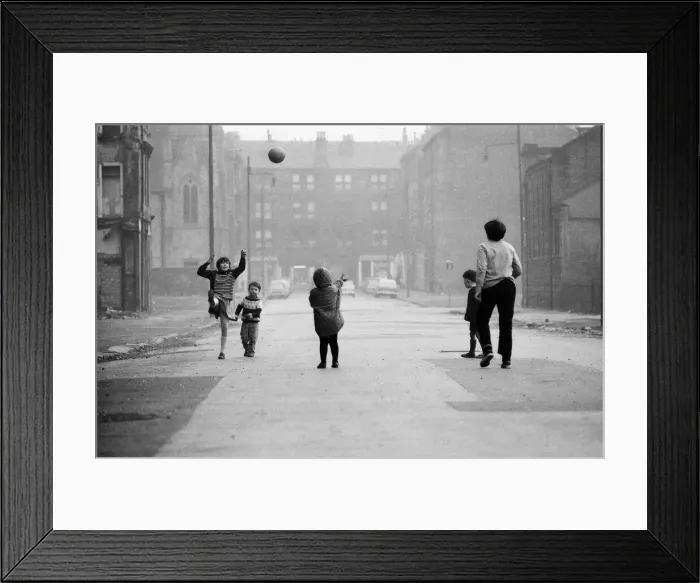 Framed Print : Glasgow, Scotland, 6th March 1971. Face of Britain 1971 Feature Framed Print : Glasgow, Scotland, 6th March 1971. Face of Britain 1971 Feature