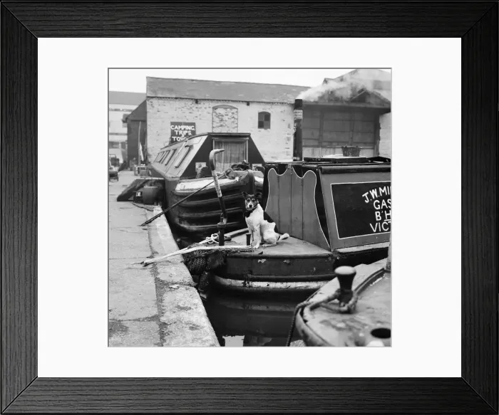 Framed Print : Longboats moored at Canal Street Basin, in the heart of the City of Birmingham