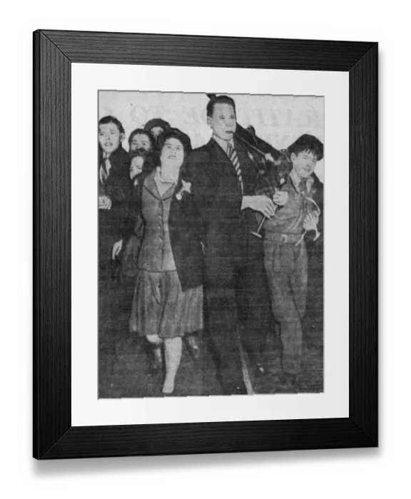 Framed Print : DAILY RECORD PHOTOGRAPH FROM PAPER 9TH MAY 1945 MAN PLAYS BAGPIPES AS VE DAY Framed Print : DAILY RECORD PHOTOGRAPH FROM PAPER 9TH MAY 1945 MAN PLAYS BAGPIPES AS VE DAY