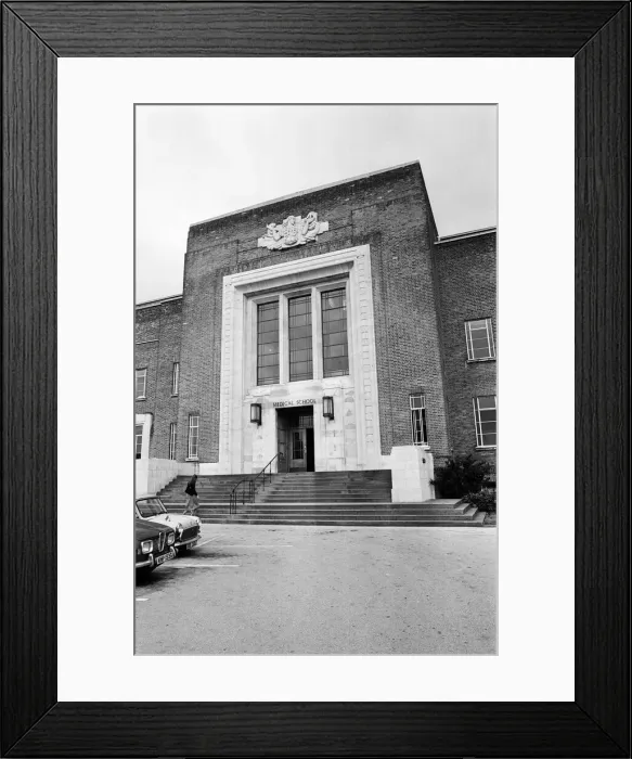 Framed Print : Smallpox Outbreak Birmingham 1978. Janet Parker a British medical photographer became Framed Print : Smallpox Outbreak Birmingham 1978. Janet Parker a British medical photographer became