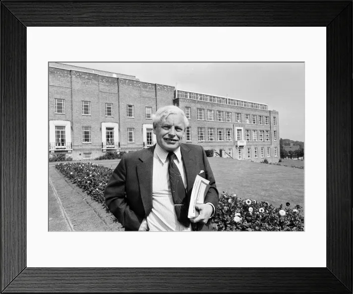Framed Print : Smallpox Outbreak Birmingham 1978. Janet Parker a British medical photographer became Framed Print : Smallpox Outbreak Birmingham 1978. Janet Parker a British medical photographer became