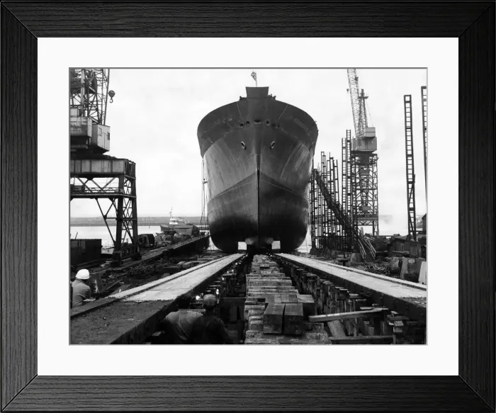 Framed Print : Launching of the 12000 ton container ship Manchester Courage moves down the slipway Framed Print : Launching of the 12000 ton container ship Manchester Courage moves down the slipway