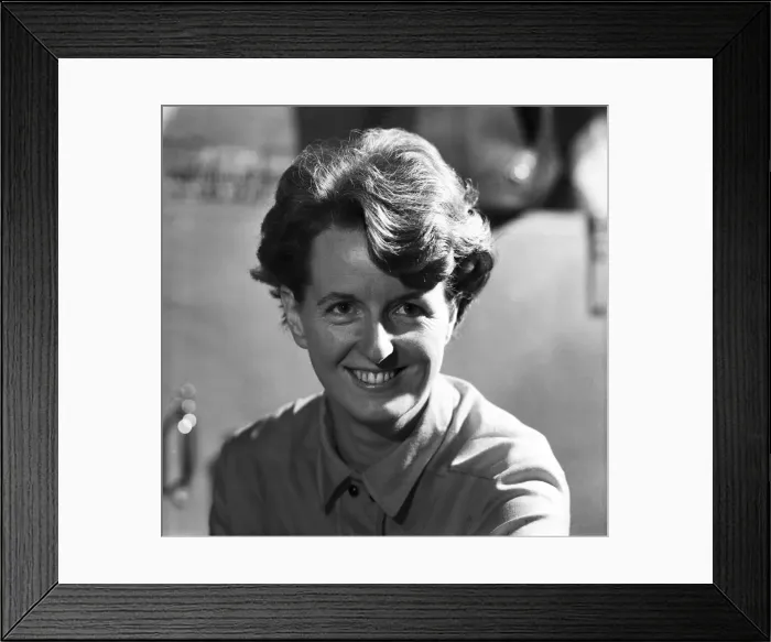 Framed Print : A portrait of Daily Mirror photographer Doreen Spooner. 2nd December 1964