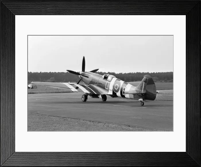 Framed Print : Spitfire single seat fighter aircraft on show at RAF Woodvale, South of Southport Framed Print : Spitfire single seat fighter aircraft on show at RAF Woodvale, South of Southport