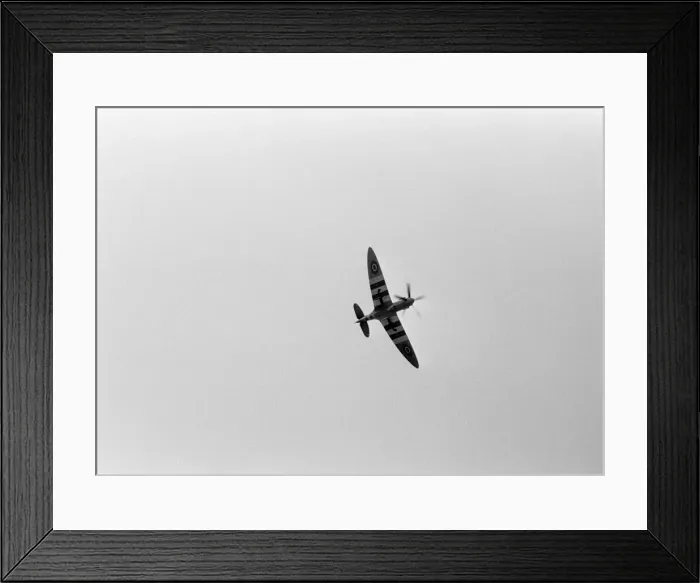 Framed Print : Spitfire single seat fighter aircraft on show at RAF Woodvale, South of Southport
