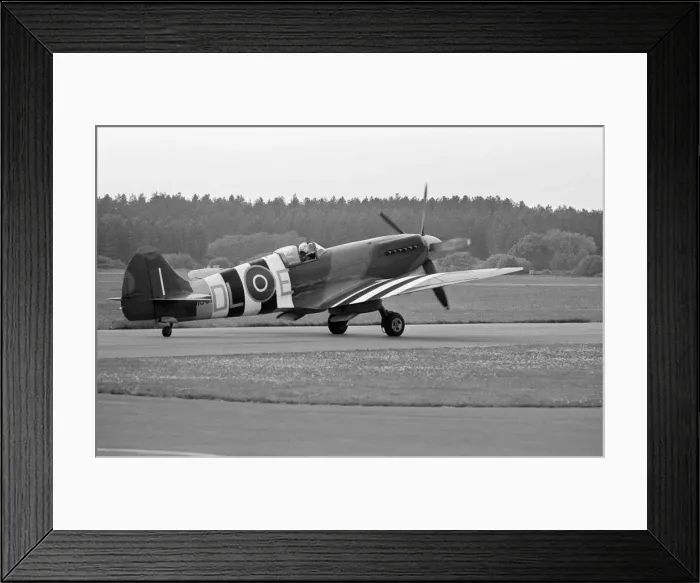 Framed Print : Spitfire single seat fighter aircraft on show at RAF Woodvale, South of Southport Framed Print : Spitfire single seat fighter aircraft on show at RAF Woodvale, South of Southport