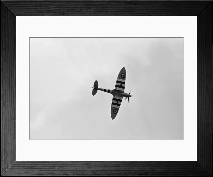 Framed Print : Spitfire single seat fighter aircraft on show at RAF Woodvale, South of Southport Framed Print : Spitfire single seat fighter aircraft on show at RAF Woodvale, South of Southport
