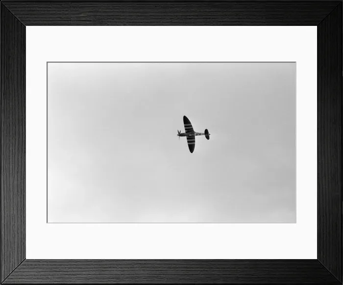 Framed Print : Spitfire single seat fighter aircraft on show at RAF Woodvale, South of Southport Framed Print : Spitfire single seat fighter aircraft on show at RAF Woodvale, South of Southport